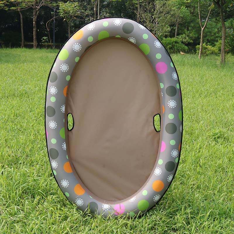 Lit flottant de piscine gonflable pour chien