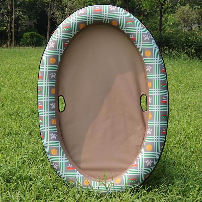 Lit flottant de piscine gonflable pour chien